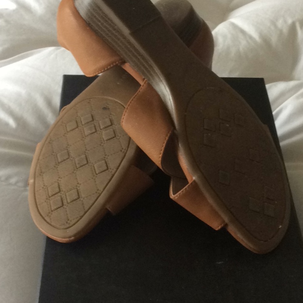 Naturalizer Shoes - Picture 3 of 5